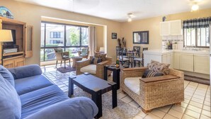 Living area - Warm & Cozy 1bed Condo Close to Everything! Your Los Cabos Home Away From Home!!! (San José del Cabo)