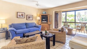 Living area - Warm & Cozy 1bed Condo Close to Everything! Your Los Cabos Home Away From Home!!! (San José del Cabo)