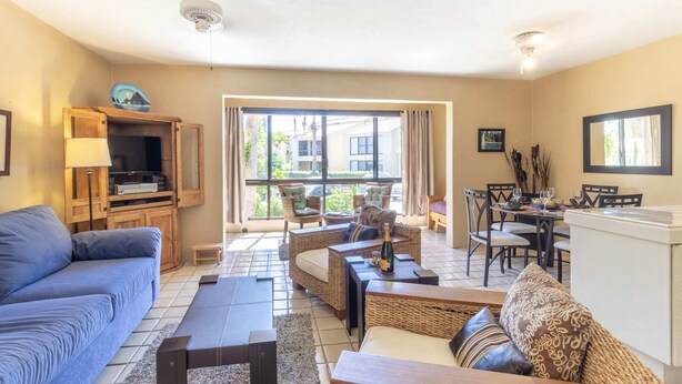 Living area - Warm & Cozy 1bed Condo Close to Everything! Your Los Cabos Home Away From Home!!! (San José del Cabo)