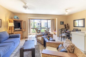 Living area - Warm & Cozy 1bed Condo Close to Everything! Your Los Cabos Home Away From Home!!! (San José del Cabo)