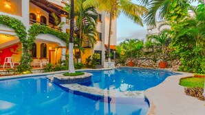 Outdoor pool - 2 BR Cozy Apartment Only Steps From the Beach ! Perfect Location !!! (Playa del Carmen)