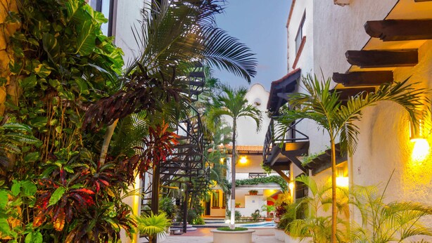 Property grounds - 2 BR Cozy Apartment Only Steps From the Beach ! Perfect Location !!! (Playa del Carmen)
