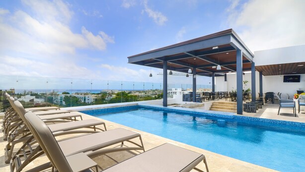 Pool - 1 BR #1 Location! Condo Ipana. Brand new W/ 3 Rooftop Pools, Gym and Rooftop bar With Ocean View.!!! (Playa del Carmen)