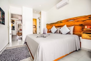 2 habitaciones y espacio para trabajar con laptop 