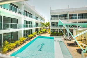 Hồ bơi ngoài trời 