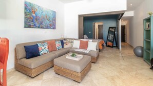 TV - -- Adorable & Comfy -- 1 Bedroom Studio -- Walking Distance to Cabo San Lucas's Famous Marina!! (Cabo San Lucas)