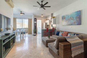 TV - -- Adorable & Comfy -- 1 Bedroom Studio -- Walking Distance to Cabo San Lucas's Famous Marina!! (Cabo San Lucas)