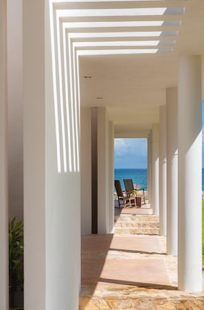 Terrace/patio - Stunning Beachfront Suites, Fiber Optic, East of Progreso (Progreso)
