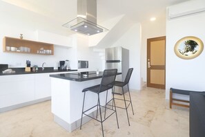 Microwave, stovetop, cookware/dishes/utensils - Anav- A-41 Beautiful 2 Bedroom Penthouse Condo With Spacious Private Rooftop Terrace (Akumal)