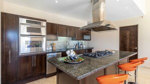 Microwave, oven, stovetop, dishwasher - Rare Penthouse 3 Beds // 2.5 Baths // Walking Distance to Cabo San Lucas Marina!! (Cabo San Lucas)