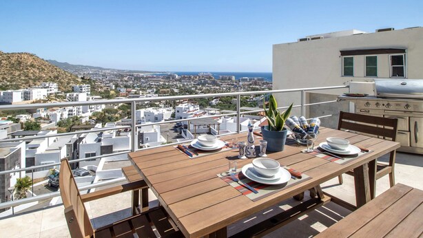 Outdoor dining - Rare Penthouse 3 Beds // 2.5 Baths // Walking Distance to Cabo San Lucas Marina!! (Cabo San Lucas)