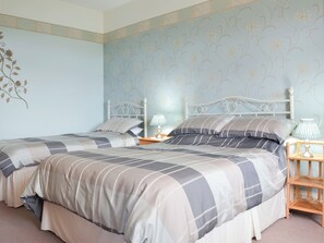 4 bedrooms, free WiFi, bed sheets