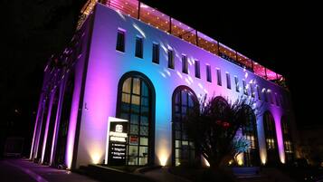 المنشأة من الخارج