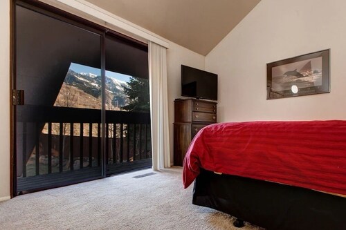 Phenomenal Getaway w/ Private Hot Tub, Mountain Views & Prime Location