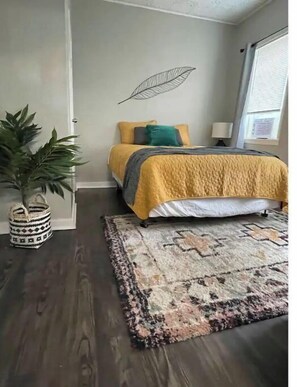 2 habitaciones, escritorio, wifi gratis y ropa de cama
