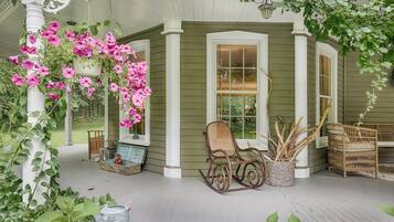 Rumah, Beberapa Tempat Tidur (Red Hook Retreat) | Teras/patio