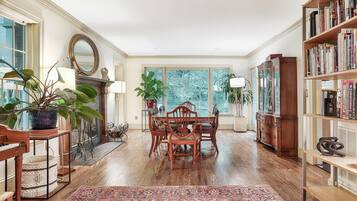 House, Multiple Beds (Red Hook Retreat) | Dining