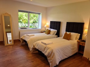 2 bedrooms, desk, iron/ironing board, free WiFi - Ard Kielin Apartment Luxury 2 bedroom in Killarney Co Kerry Ireland (Killarney)