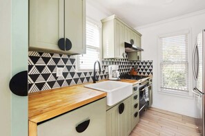 Fridge, microwave, oven, stovetop - Brooklyn Bungalow (Atlanta)