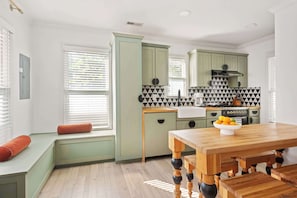 Dining - Brooklyn Bungalow (Atlanta)
