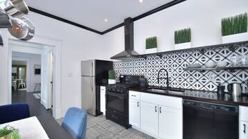 冰箱、微波炉、烤箱、炉灶