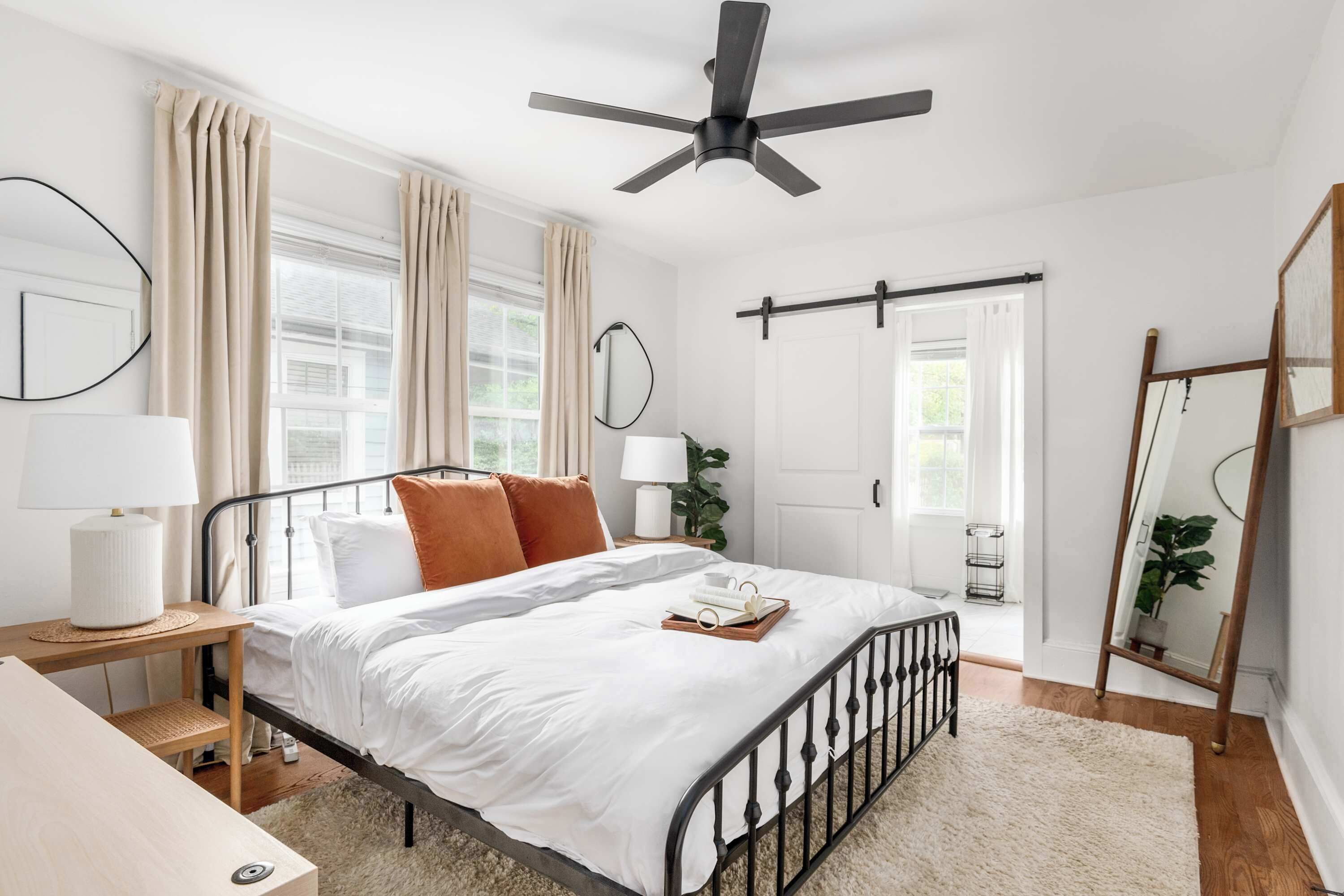 2 Schlafzimmer, Schreibtisch, Bügeleisen/Bügelbrett, WLAN