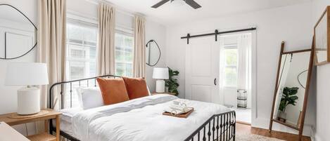 2 Schlafzimmer, Schreibtisch, Bügeleisen/Bügelbrett, WLAN