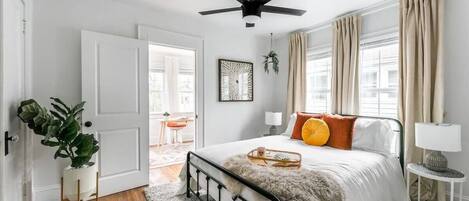 2 habitaciones, escritorio, tabla de planchar con plancha y wifi
