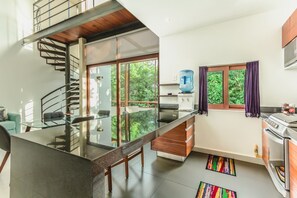 Microwave, oven, stovetop, cookware/dishes/utensils