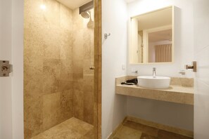 Bathroom - Modern Swim-up Suite, Sleeps 6, Aldea Zama Prime Location (Tulum)