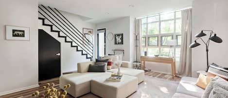 Fernseher, Kamin, Arbeitsbereiche