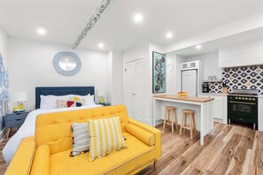 1 habitación, tabla de planchar con plancha, wifi y ropa de cama 