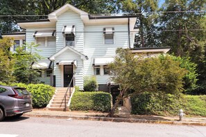 Exterior - The Fox Den (Atlanta)