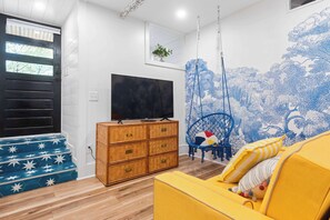 TV, offices - The Fox Den (Atlanta)