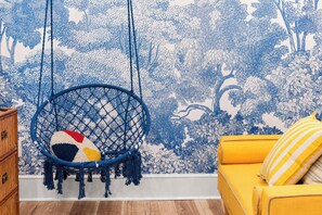 Televisión y oficina 