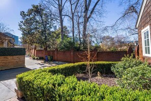 Property grounds - Chateau Marminty (Atlanta)