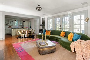 TV, offices - Chateau Marminty (Atlanta)