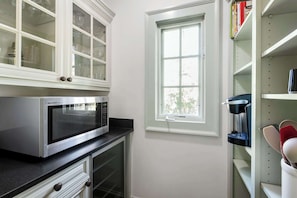 Coffee/tea maker, fridge, microwave, oven