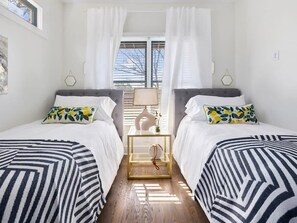 2 bedrooms, desk, iron/ironing board, WiFi