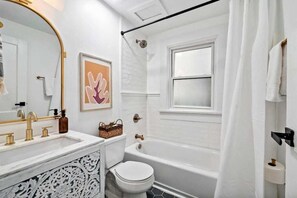 Kylpyamme, hiustenkuivaaja, pyyhkeet