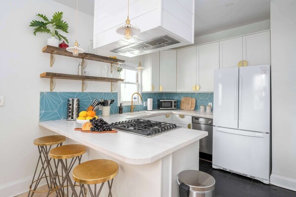 Fridge, microwave, oven, stovetop