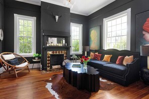 TV, fireplace, offices - Grand Damn by Minty Living (Atlanta)