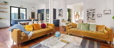 电视、壁炉、办公室