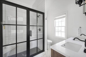 Bathtub, towels, shampoo