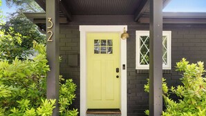 Exterior detail - The Sanctuary (Atlanta)