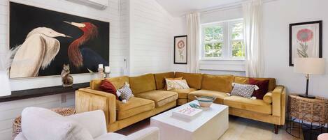 Una televisión, una oficina