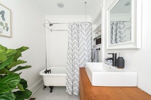 Shower, hair dryer, towels, shampoo