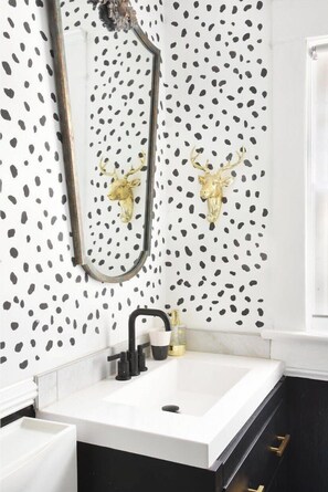 Shower, hair dryer, towels - Sparrow by Minty Living  (Atlanta)