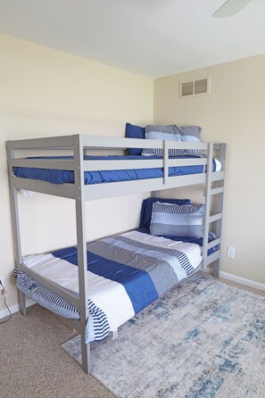 4 chambres, bureau, Wi-Fi gratuit, draps fournis