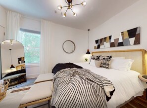 2 habitaciones, escritorio, tabla de planchar con plancha y wifi 